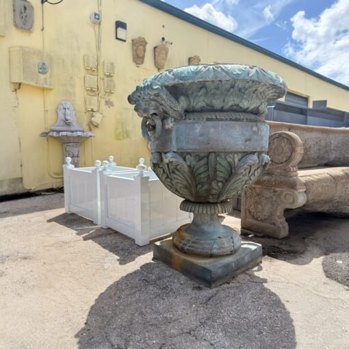 Pair of Magnificent Patinated Bronze Garden Urn with Lion Masks - Image 4