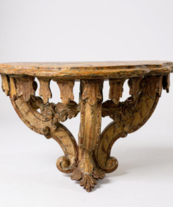 Ornate Italian gilt wood wall-mounted bracket