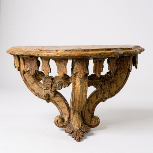 Ornate Italian gilt wood wall-mounted bracket
