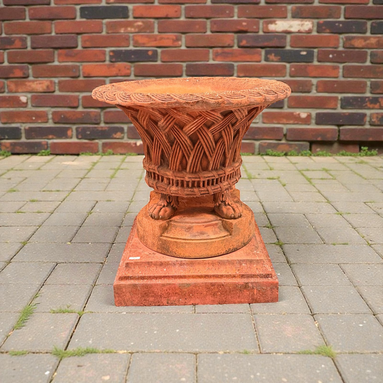 Basketweave Planters on Plinths – Pair - Image 4