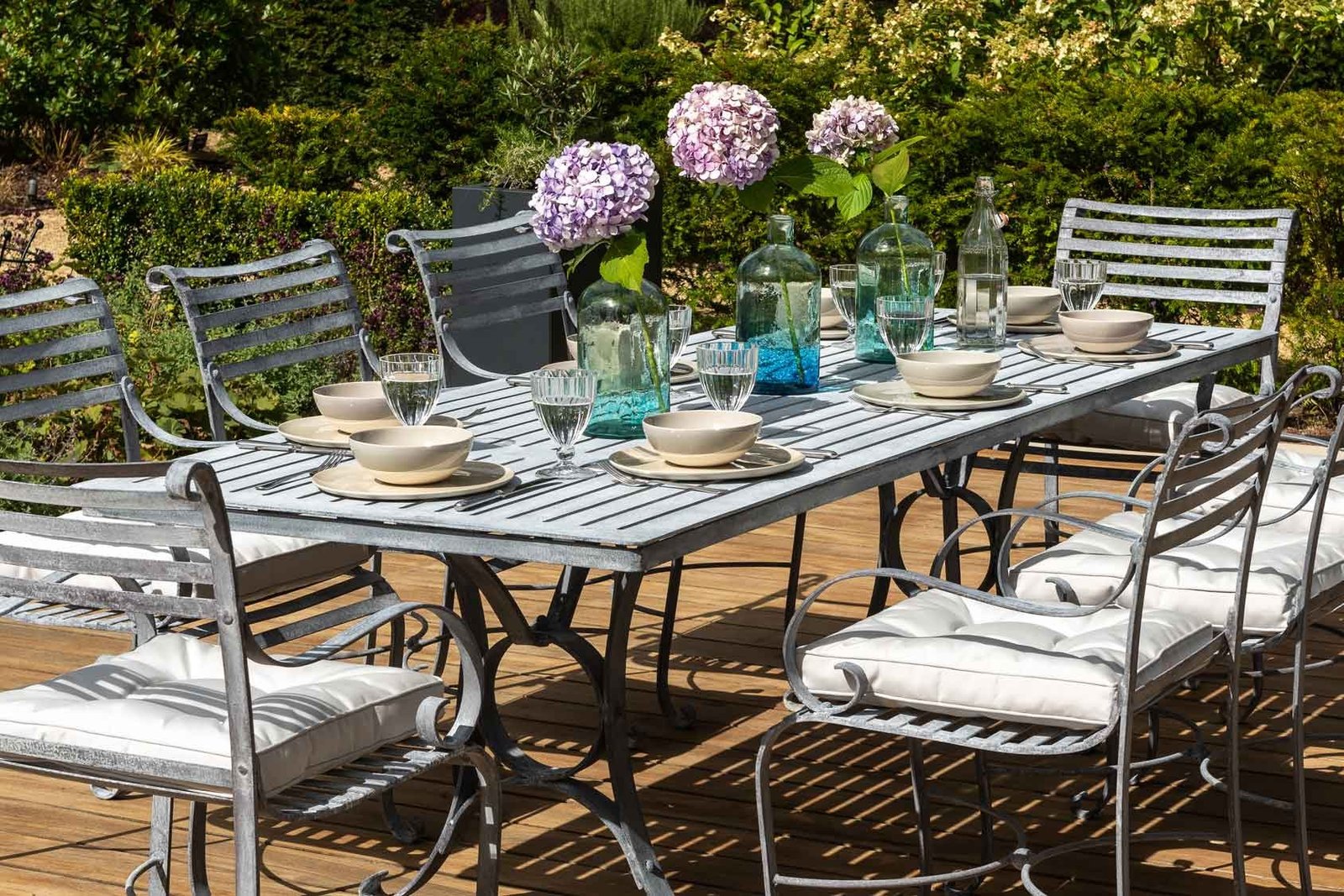 Garden English Steel Table and Chairs - Image 3